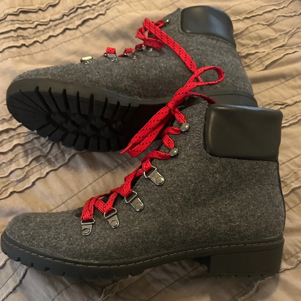 G.H. Bass & Co. Gray and Red Women's Boots